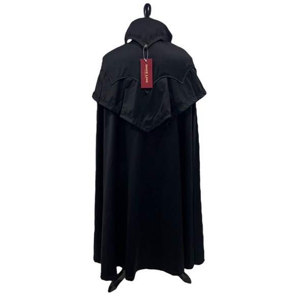 Bodyline Japan Black Cosplay Cape with Chain and Crosses NWT Medium - Picture 3 of 9